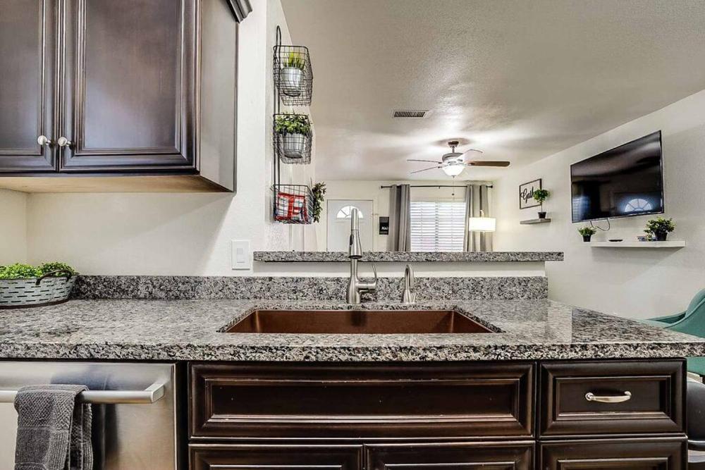 2 Community Pools-Fully Stocked for Longer Stays